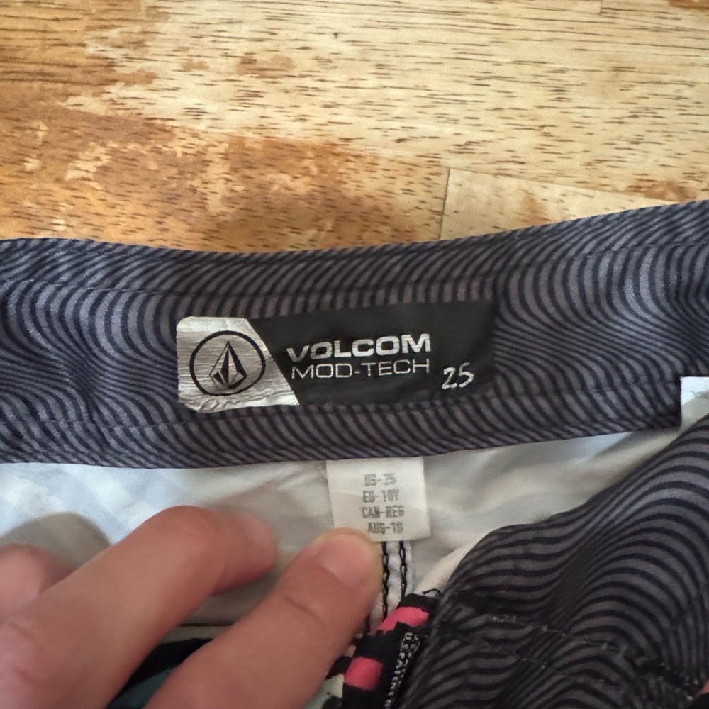 Volcom boys board shorts
